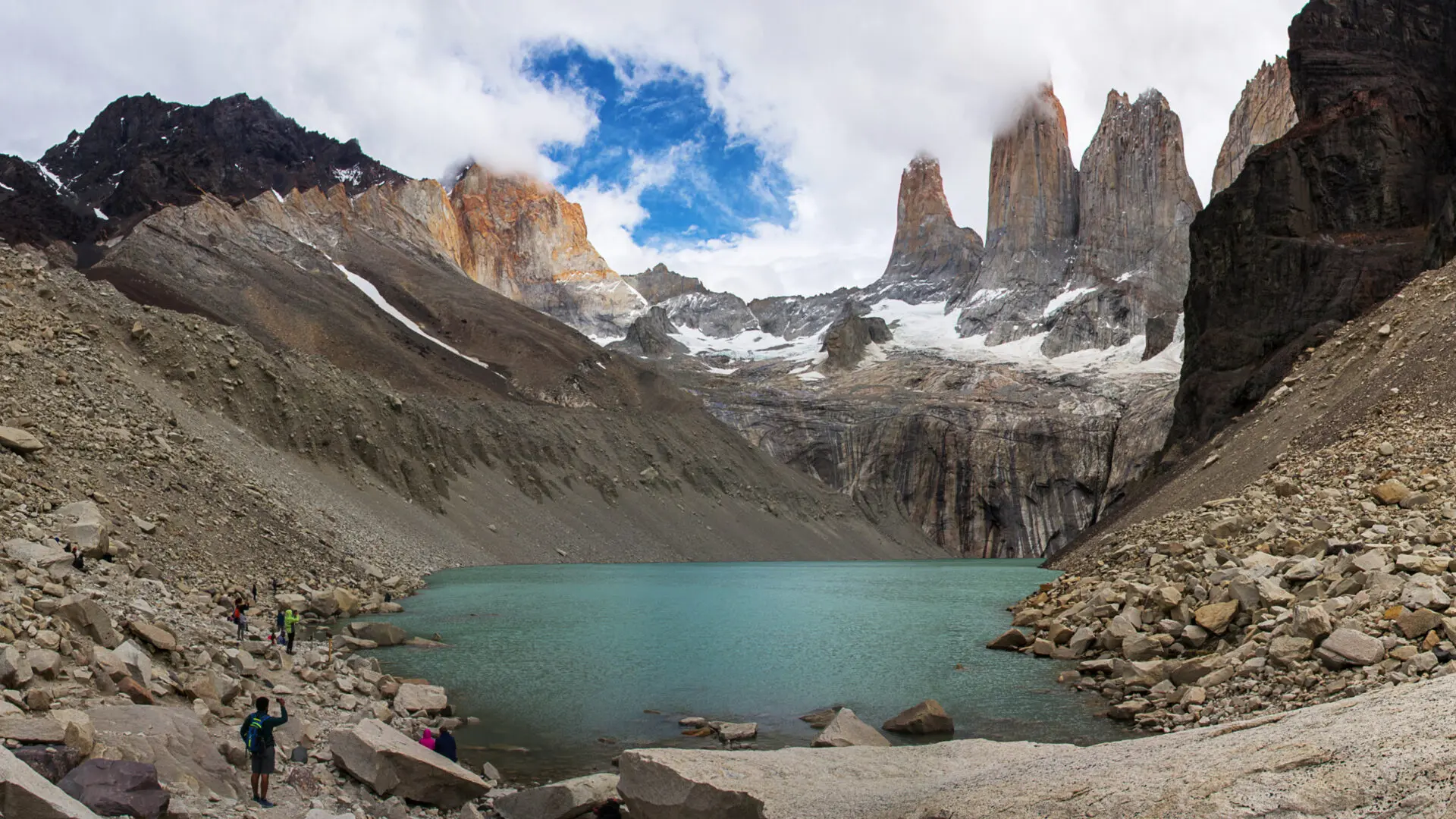 french-valley-amphiteater-peaks-torres-del-paine